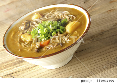 万能葱たっぷりの熱々カレー蕎麦 115603499