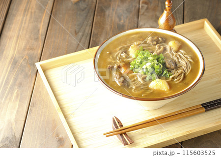 万能葱たっぷりの熱々カレー蕎麦 万能葱たっぷりの熱々カレー蕎麦 115603525