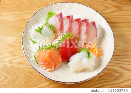 ひらまさ刺身盛合わせ 115603726