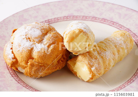 シュークリームとコルネ 115603981