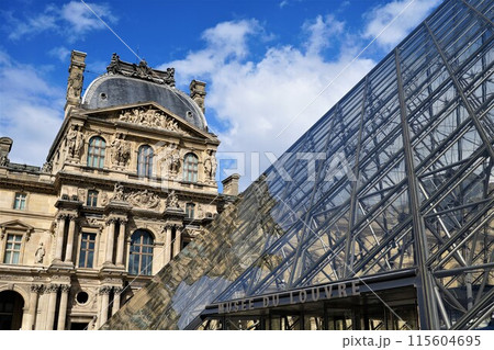 フランスパリルーブル美術館 115604695