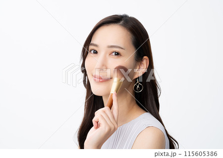 若い女性のビューティ　 115605386