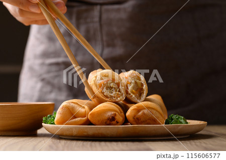 Asian deep fried spring roll filling with cabbage, carrot and glass noodles 115606577