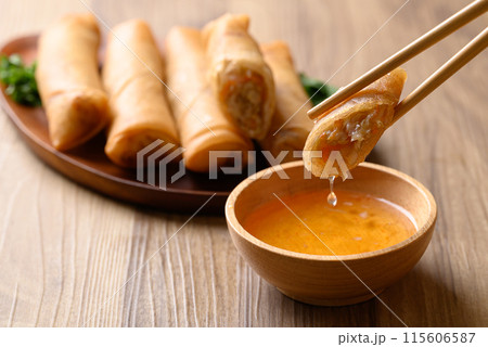 Asian deep fried spring roll filling with cabbage, carrot and glass noodles 115606587