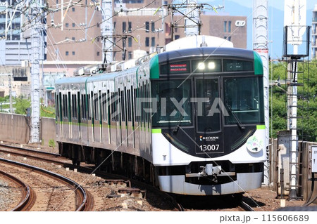 【京阪】13000系 臨時特急「あじさい号」（京阪本線：西三荘駅） 115606689