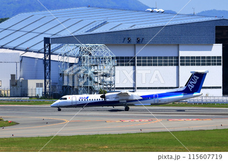 大阪国際空港 ANA ボンバルディア DHC8-Q400 プロペラ機 離陸態勢 スカイパーク 大阪国際空港 ANA ボンバルディア DHC8-Q400 プロペラ機 離陸態勢 スカイパーク 115607719