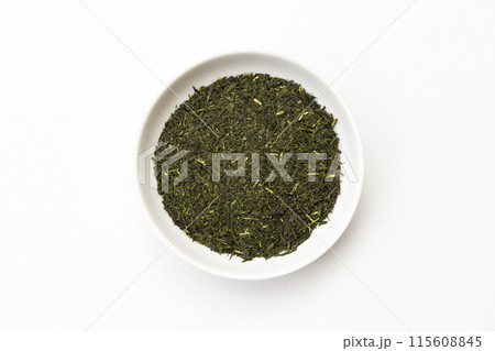 白背景に緑茶の葉 115608845