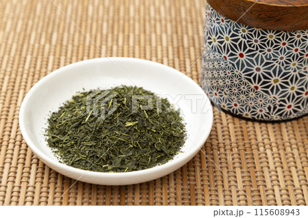緑茶の葉 115608943