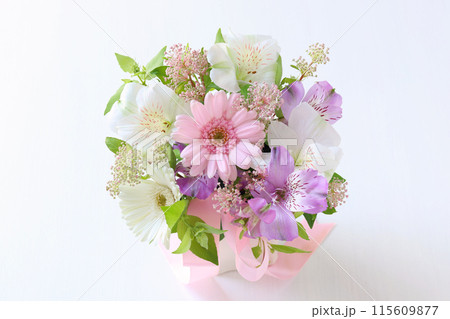 優しい色のアレンジメント 優しい色のアレンジメント 115609877