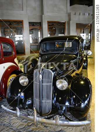Black luxury retro car made in USA in 1939 115611163