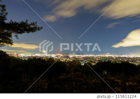 遠くにみる工場夜景 遠くにみる工場夜景 115611224