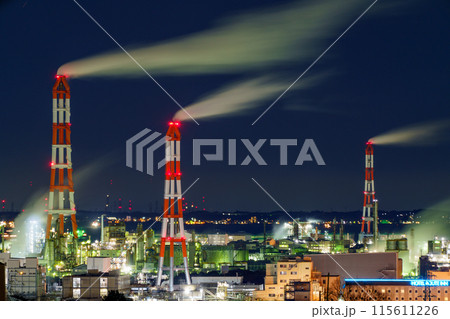 工場夜景をズームアップ 工場夜景をズームアップ 115611226