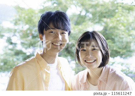 若いカップル 115611247