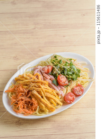 夏の定番料理 冷し中華 夏の定番料理 冷し中華 115611486