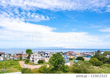 道の駅つど~る・プラザ・さわら 展望ホールから噴火湾・羊蹄山・昭和新山・白鳥大橋を望む 道の駅つど~る・プラザ・さわら 展望ホールから噴火湾・羊蹄山・昭和新山・白鳥大橋を望む 115611523