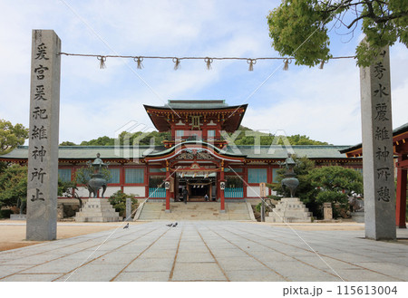 防府天満宮の注連柱と楼門 防府天満宮の注連柱と楼門 115613004