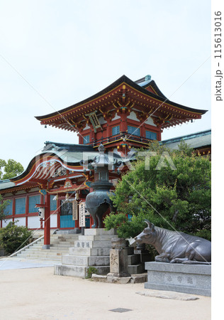 防府天満宮の楼門と神牛 115613016