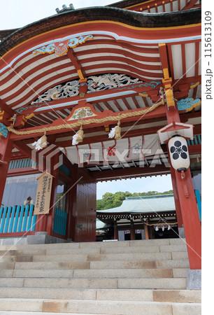 防府天満宮の楼門と拝殿 防府天満宮の楼門と拝殿 115613109