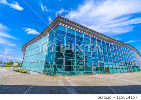 日本の横浜都市景観　横浜国際プールなどを望む 115614157