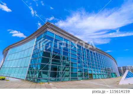 日本の横浜都市景観 横浜国際プールなどを望む 日本の横浜都市景観 横浜国際プールなどを望む 115614159