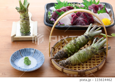 本わさび(生山葵)とミンク鯨のお刺身 本わさび(生山葵)とミンク鯨のお刺身 115614462
