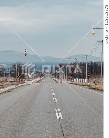 一直線に伸びる道路（北海道士幌町） 115615278