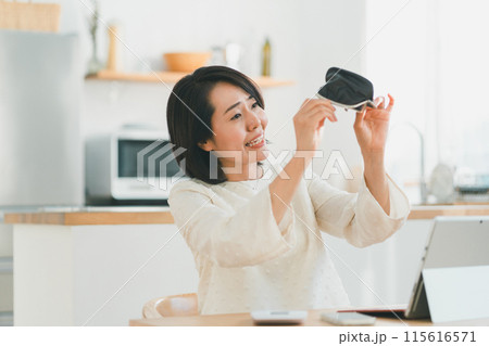 a forty-something woman 115616571