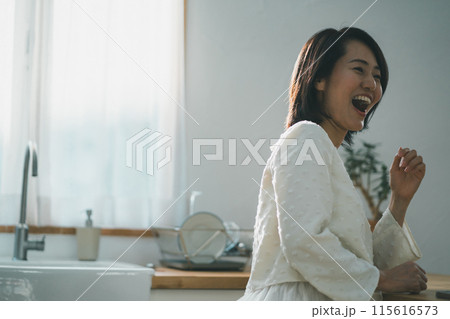a forty-something woman 115616573