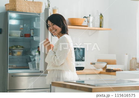 a forty-something woman 115616575