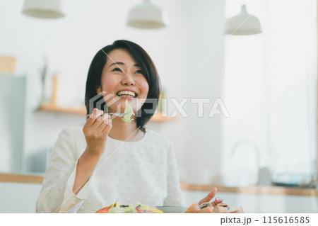 a forty-something woman 115616585