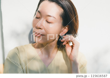 a forty-something woman 115616587