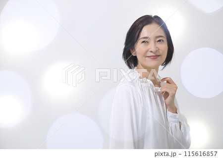 ビューティー　ミドル女性 115616857