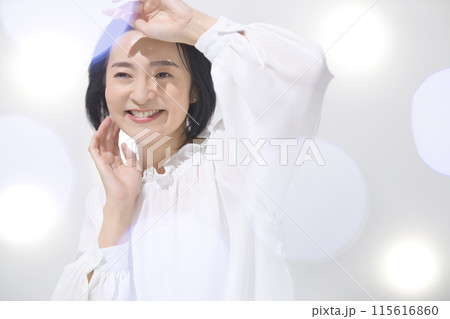 ビューティー　ミドル女性 115616860