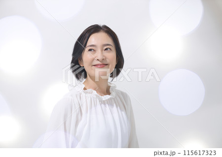 ビューティー　ミドル女性 115617323