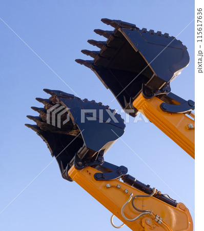 Scoop and hydraulic arm of an excavator 115617636