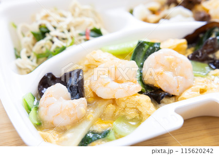 おいしい中華料理、エビと卵と野菜炒め 115620242