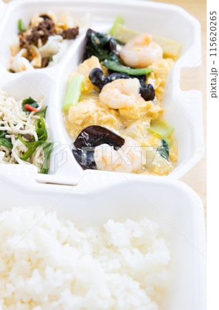 おいしい中華料理、海老と玉子と野菜炒め おいしい中華料理、海老と玉子と野菜炒め 115620265