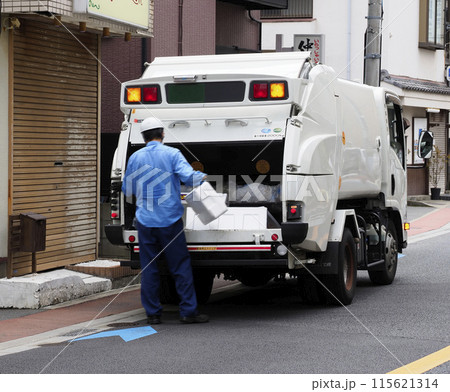ごみ収集車 115621314