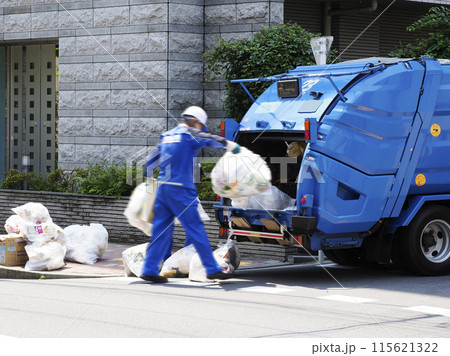 ごみ収集車 115621322