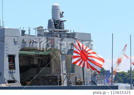 旭日旗と護衛艦 海上自衛隊旗 旭日旗と護衛艦 海上自衛隊旗 115625325