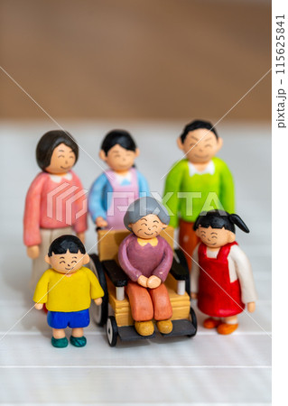 手作り紙粘土人形　家族 115625841