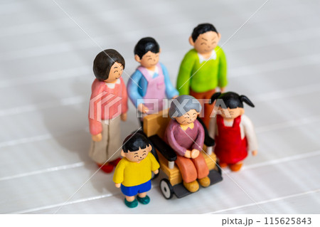 手作り紙粘土人形 家族 手作り紙粘土人形 家族 115625843