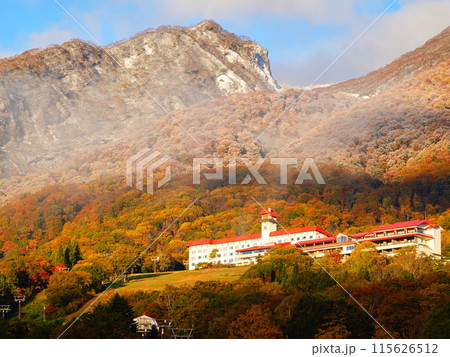 紅葉のピークを迎えた新潟県妙高市の妙高山 紅葉のピークを迎えた新潟県妙高市の妙高山 115626512