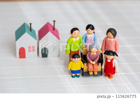 手作り紙粘土人形 家族 マイホーム 2世帯住宅 手作り紙粘土人形 家族 マイホーム 2世帯住宅 115626775