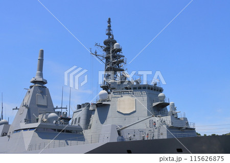 護衛艦の艦橋　係留される護衛艦 115626875