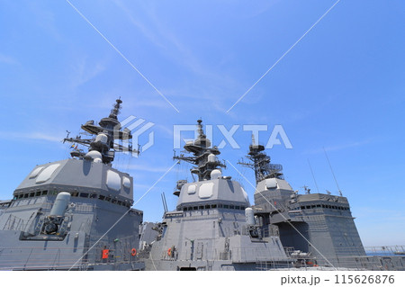 護衛艦の艦橋　係留される護衛艦 115626876