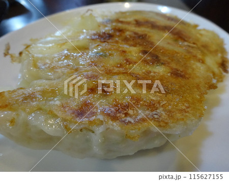 らーめん屋で食べる餃子 らーめん屋で食べる餃子 115627155