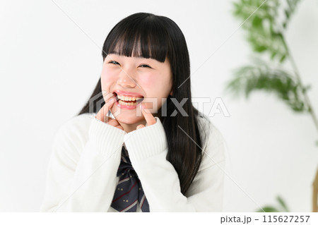 女子高生　デンタルケア　歯 115627257