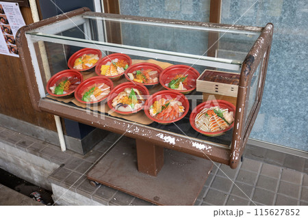飲食店の食品サンプル（寿司丼） 115627852
