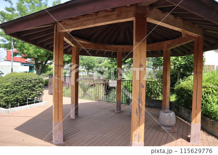 東京都足立区 見沼代親水公園の東屋  115629776